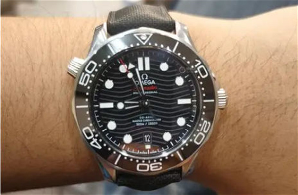 欧米茄腕表表带太松解决技巧深度解析(图) 欧米茄腕表表带太松解决技巧深度解析(图)