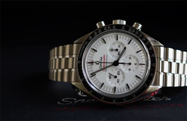 欧米茄腕表遭遇水汽困扰?专业修复方法大揭秘(图) 欧米茄腕表遭遇水汽困扰?专业修复方法大揭秘(图)