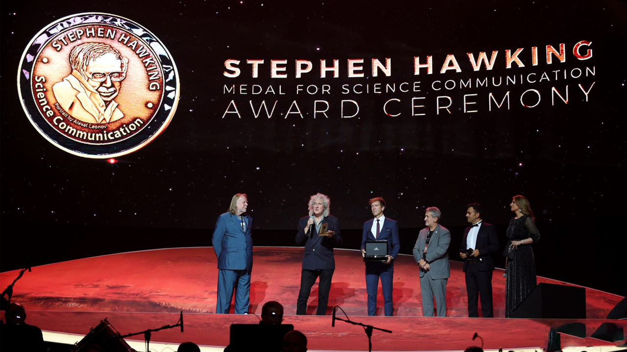 欧米茄于斯坦梅斯大会 授予获奖者专属超霸月球腕表
