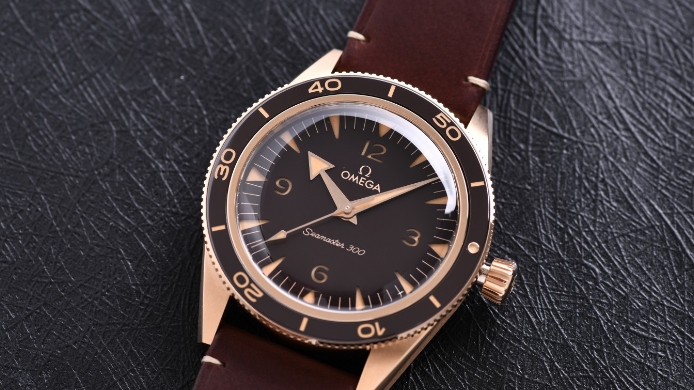 为什么欧米茄手表表盘会有划痕？（图）