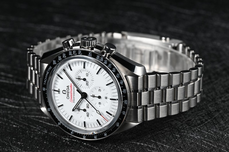 清爽解暑，心理降温，欧米茄超霸月球表（图）