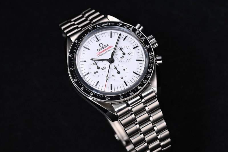 清爽解暑，心理降温，欧米茄超霸月球表（图）